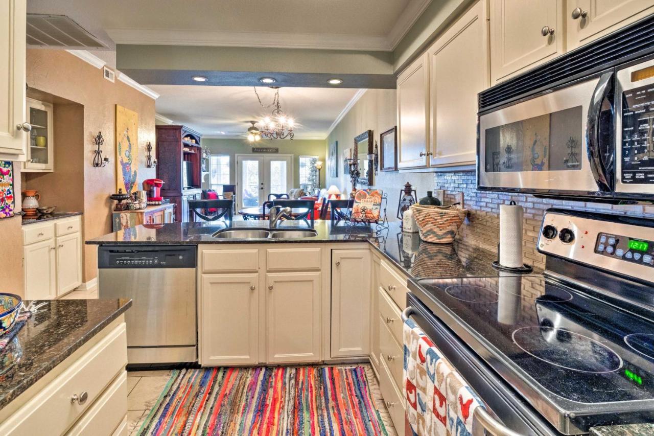 Lakefront Lago Vista Condo With Resort Amenities! Екстериор снимка